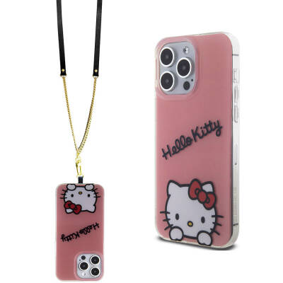 Apple iPhone 15 Pro Max Kılıf Hello Kitty Orjinal Lisanslı Askılı Yazı ve İkonik Logolu Daydreaming Kapak Pembe